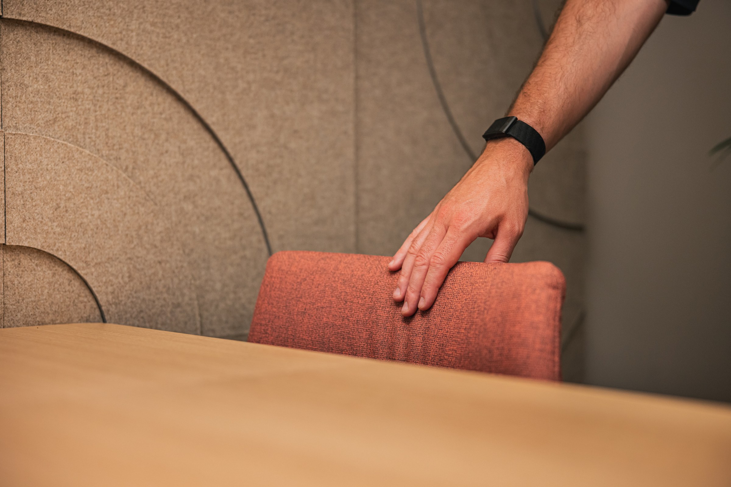 Sitzungszimmer-Stuhl mit Hand