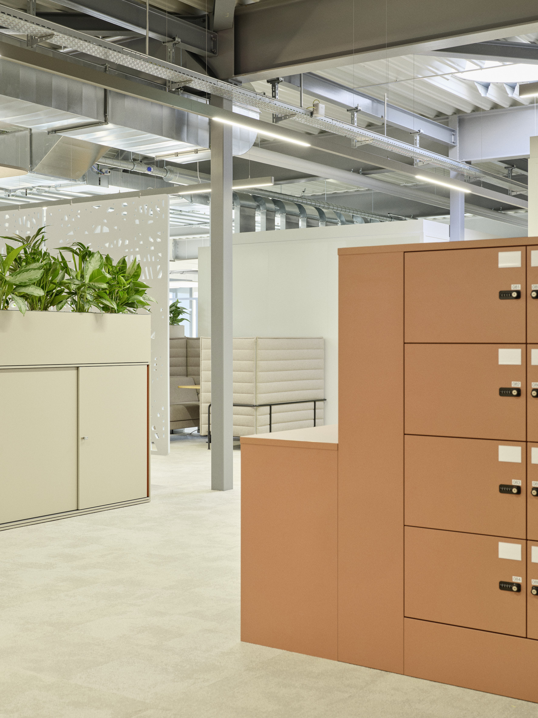 Ansicht mit Locker und Besprechungsboxen.