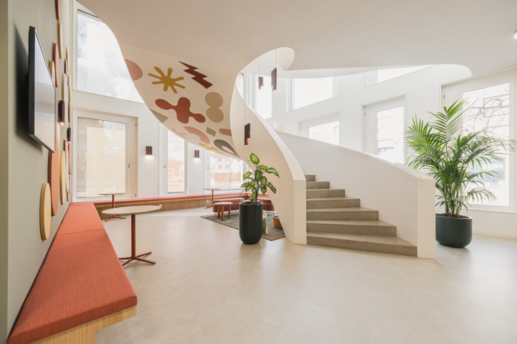 Wendeltreppe mit Sitznische